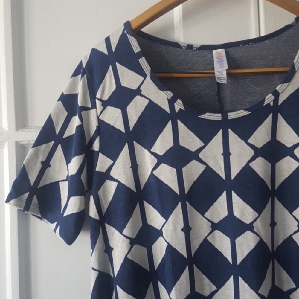 LuLaRoe Perfect Tee Jacquard Diamond Print Navy Medium